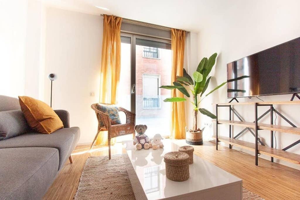 Heima Gran Via A Apartment Madrid Bagian luar foto