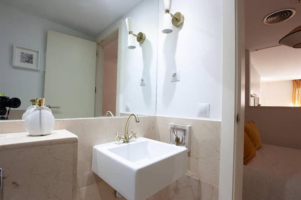 Heima Gran Via A Apartment Madrid Bagian luar foto